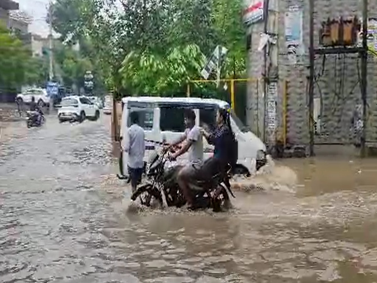  Haryana News: 1 घंटे की बारिश में लबालब भरी फरीदाबाद में सड़कें, लोग परेशान