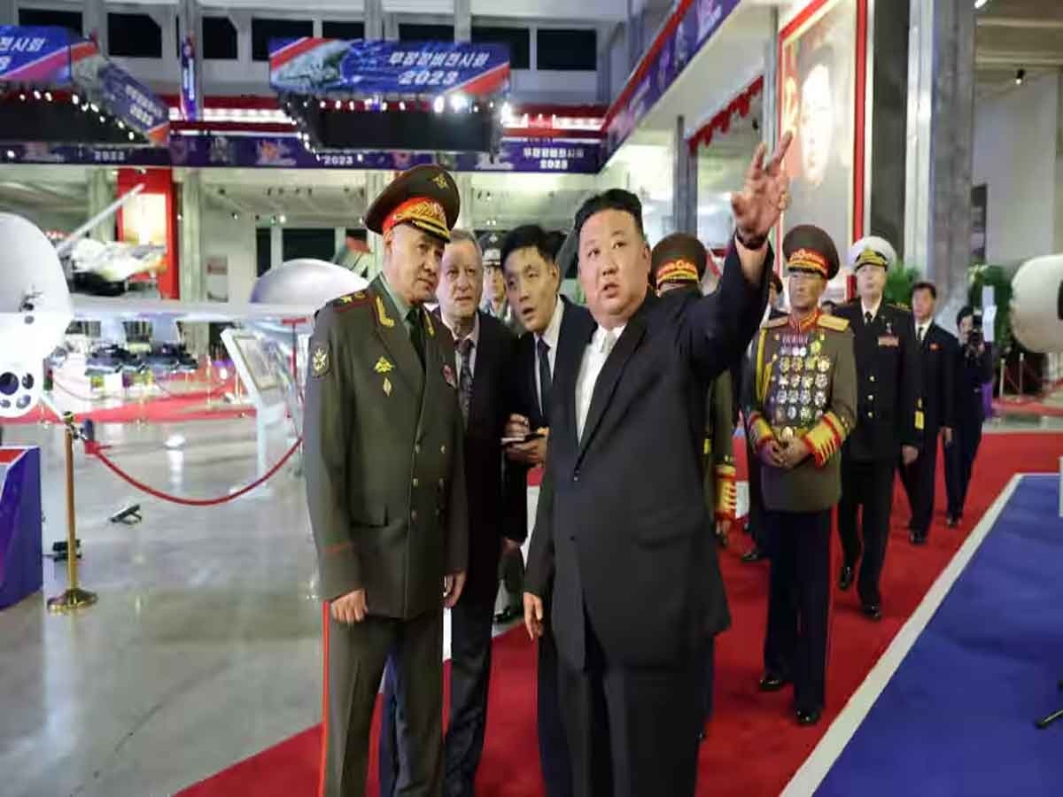 रूस के रक्षा मंत्री पहुंचे उत्तर कोरिया, किम जोंग उन ने उन्हें घुमाया 'हथियार एक्सपो'
