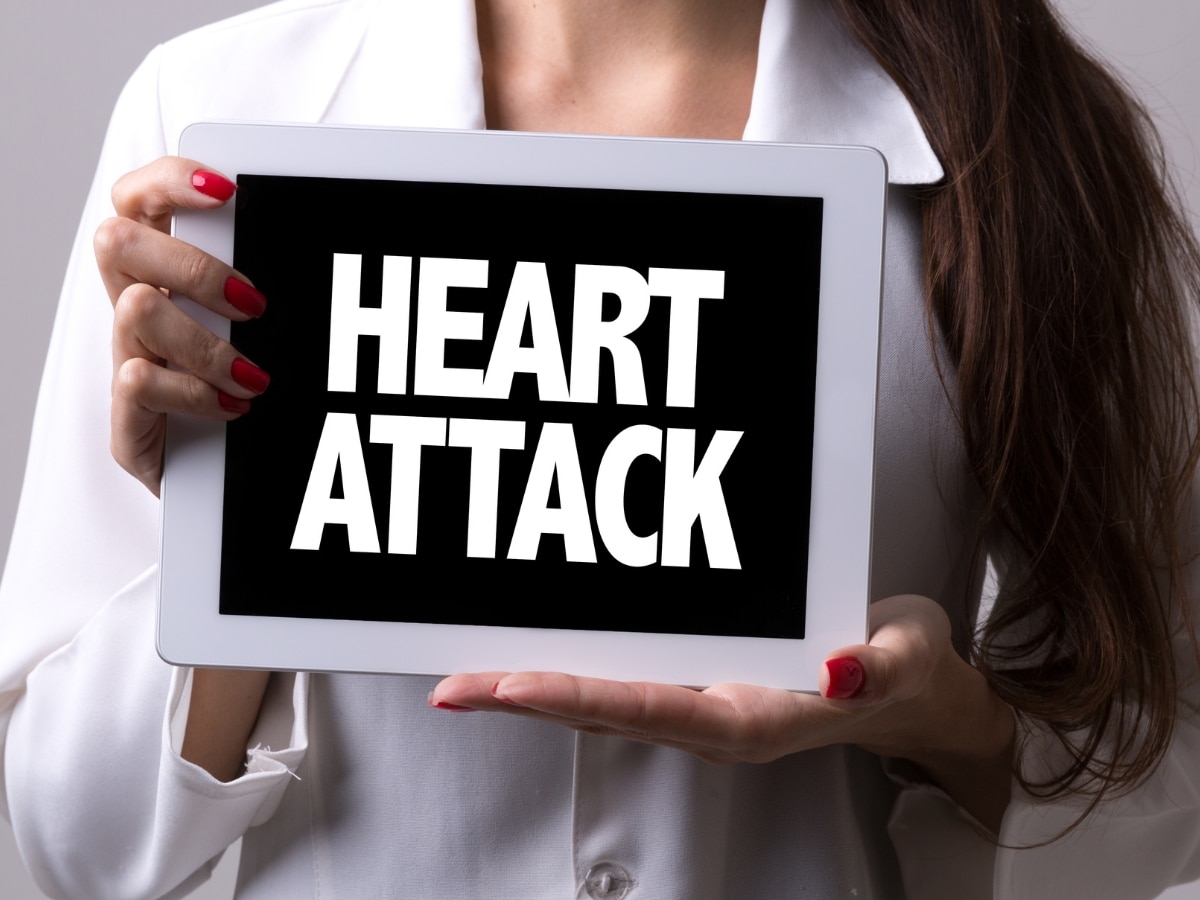 Heart Attack Symptoms: हार्ट अटैक आने से एक महीने पहले ये लक्षण महसूस करती हैं 95 प्रतिशत महिलाएं, भूलकर न करें इन्हें नजरअंदाज