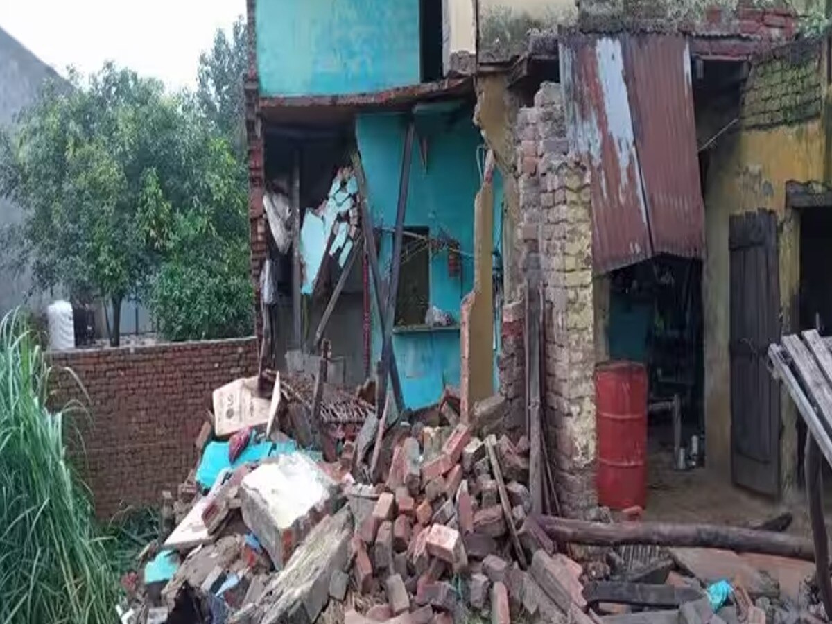 Himachal Pradesh News: सिरमौर जिला में धीरे-धीरे गहरी खाई में खिसक रहे मकान 