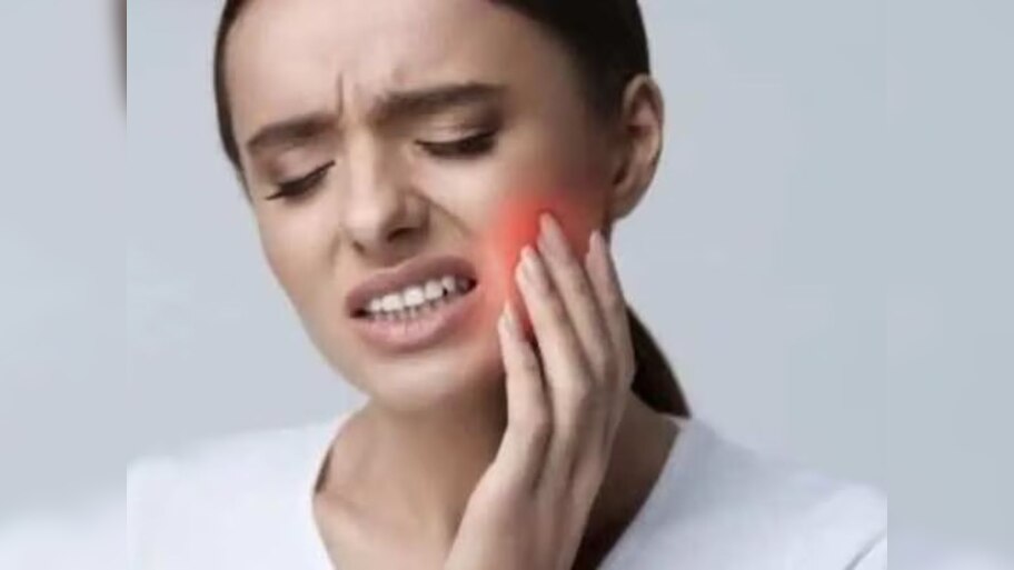 Black Gums Reason symptoms and cure masoode kaale hone ki wajah in ...