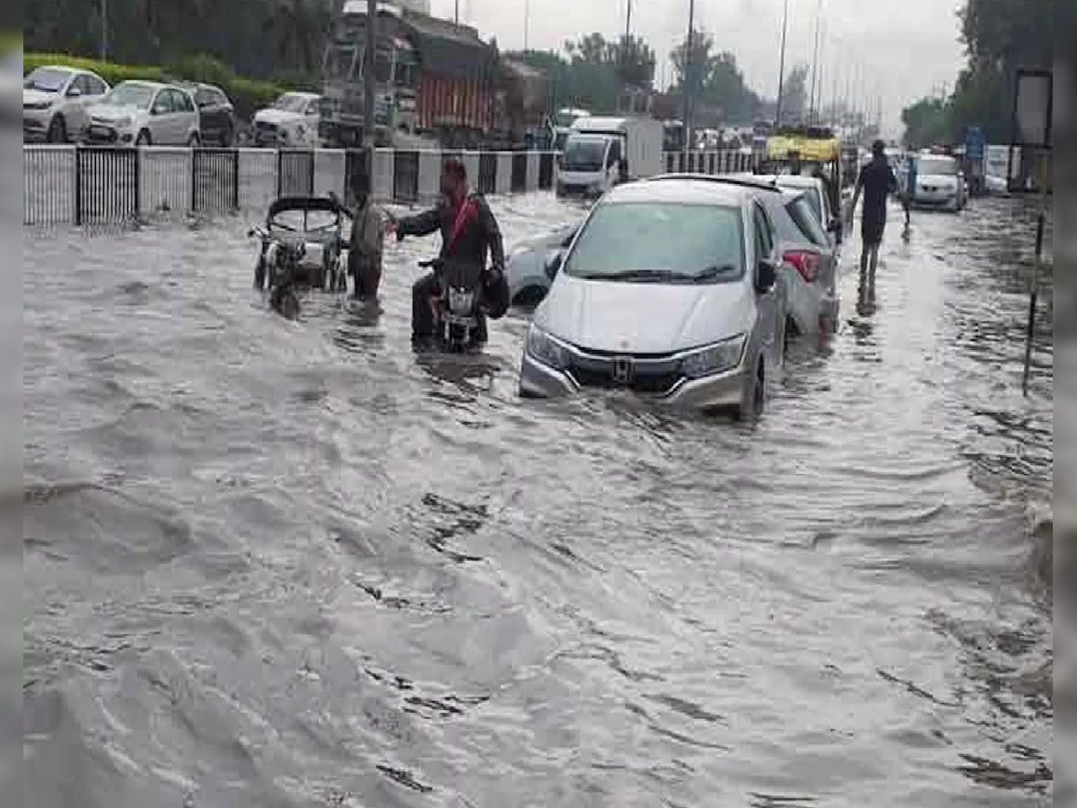 Haryana Rain: हरियाणा में भारी बारिश से हाहाकार, सड़कें बनीं तालाब, रेंगकर चल रहीं गाड़ियां