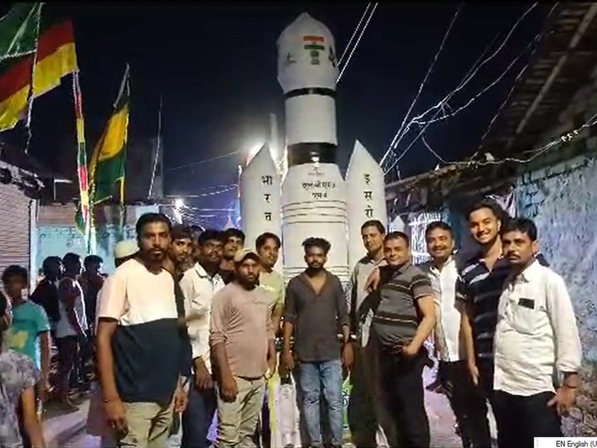 मोहर्रम पर जगाई देशभक्ति की अलख, चंद्रयान-3 रॉकेट के रूप में बनाई ताजिया