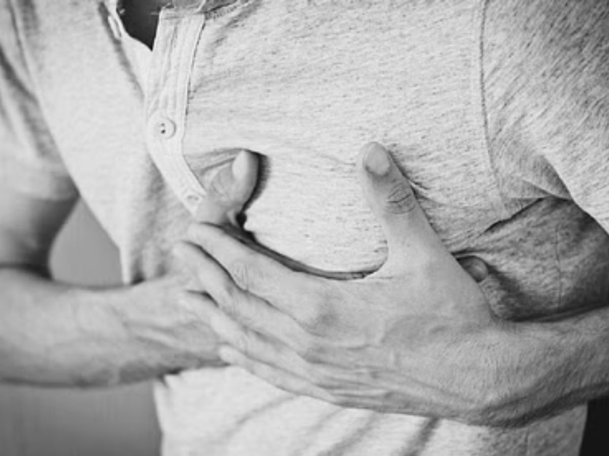 Heartattack: अगर शरीर में दिख जाएं ये लक्षण तो हो जाएं अलर्ट, बस कार्डियोलॉजिस्ट ही करेगा मदद