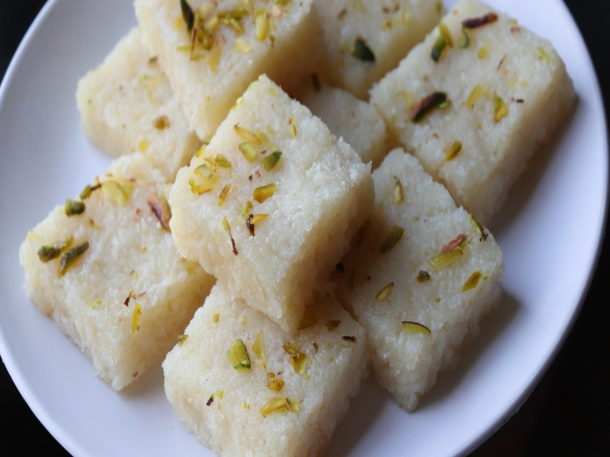 कहन सन पपड क कह स आई दवल म सबस जयद खई जन वल मठई   diwali 2022 history of soan papdi or patisa how it become popular festive  sweet of india 