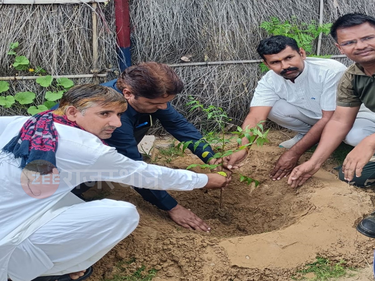 बाड़मेर न्यूज: बॉर्डर पर सीमा सुरक्षा बल में विभिन्न प्रजातियों के 2100 पौधों का किया पौधारोपण