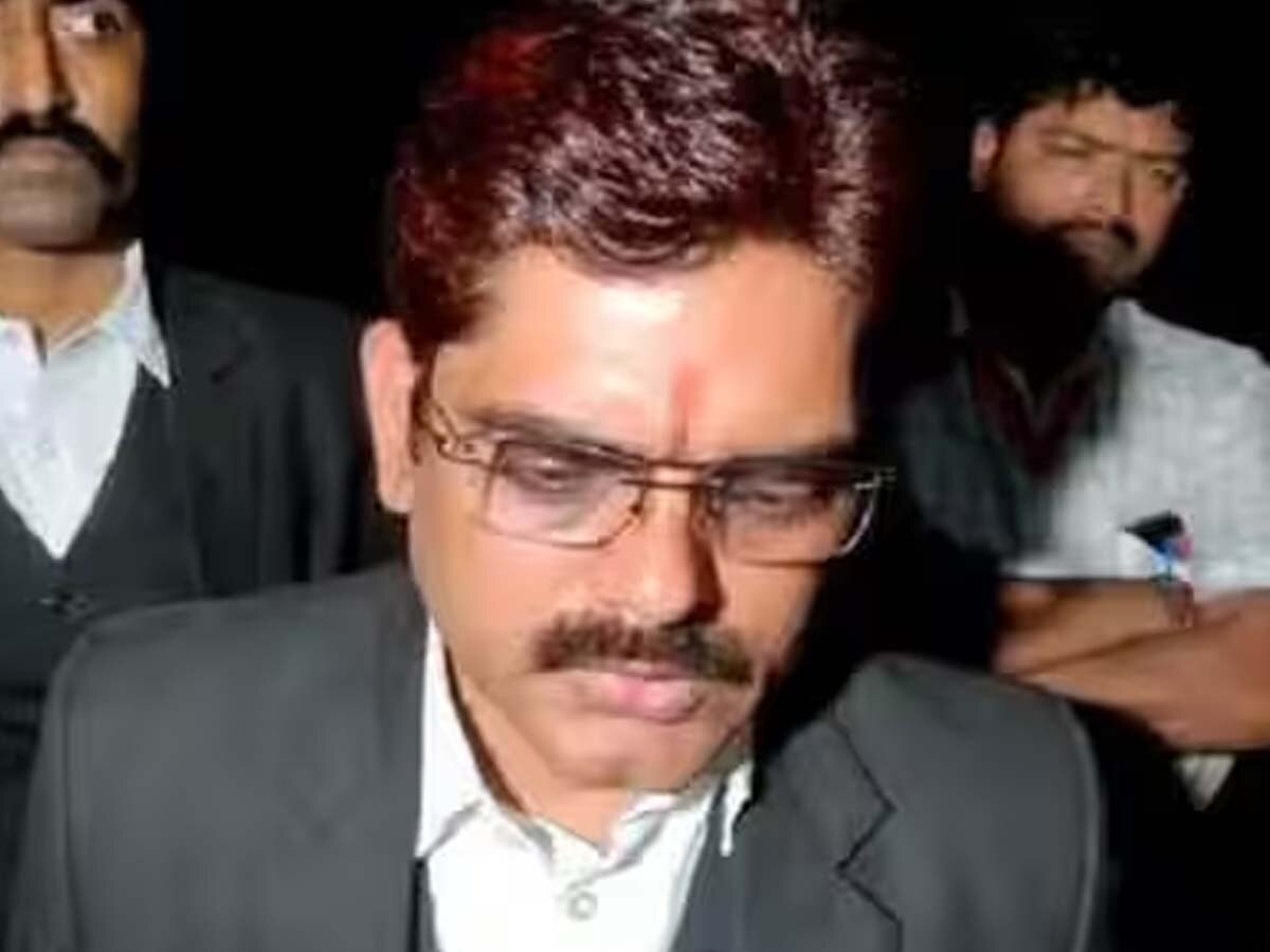  Atiq Lawyer Arrested: उमेश पाल हत्याकांड में अतीक के वकील को पुलिस ने किया गिरफ्तार, जानें पूरा मामला