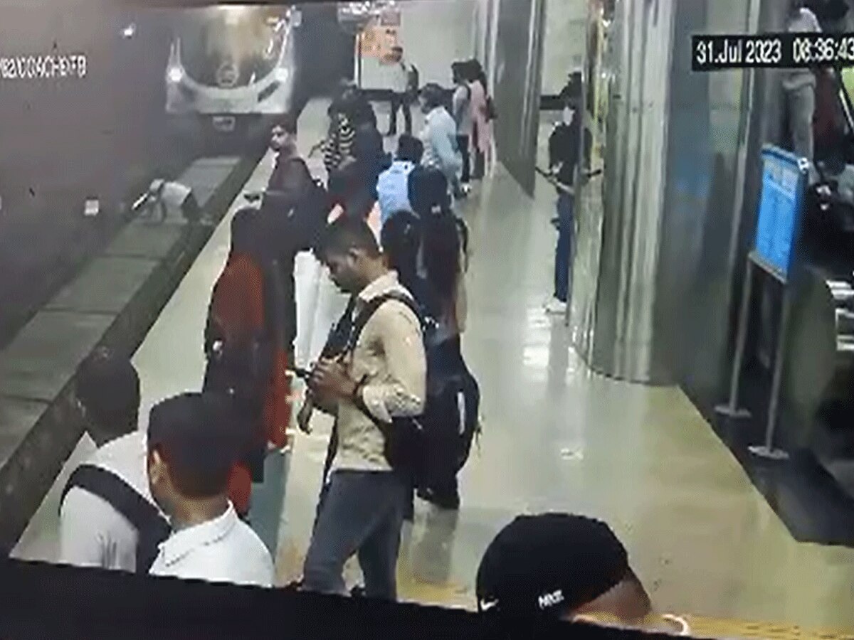 Delhi Metro Suicide: नजफगढ़ मेट्रो के सामने युवक ने लगाई छलांग, मौके पर हुई मौत, मची अफरातफरी