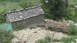 जोशीमठ में फिर चौड़ी होने लगीं दरारें, भूस्खलन के खतरे से पलायन करने लगे लोग