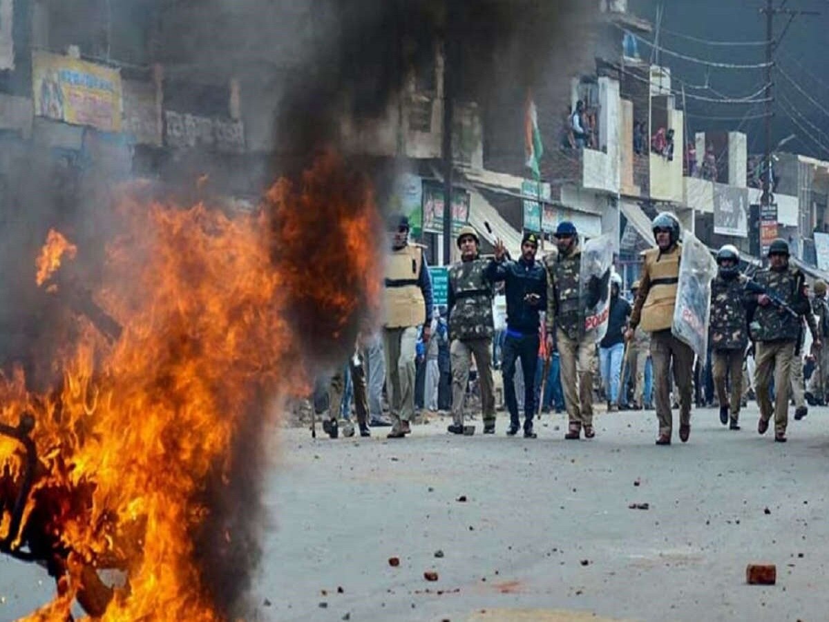 हरियाणाः नूंह में धार्मिक जुलूस पर पथराव, कई गाड़ियों में लगाई आग, धारा-144 लागू 