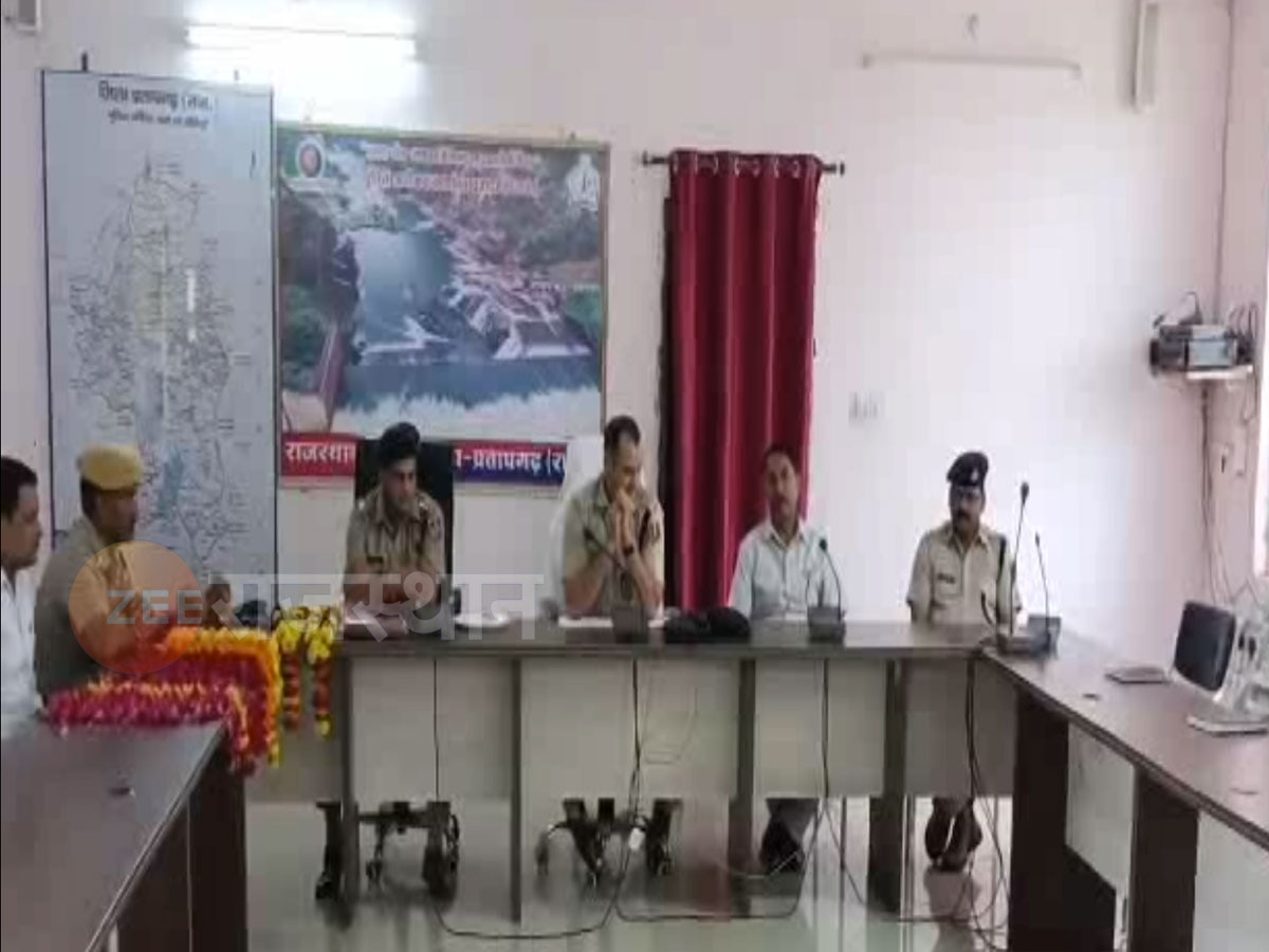 Pratapgarh : 2 पुलिस अधीक्षकों का हुआ ट्रांसफर, SP ऑफिस में विदाई समारोह का आयोजन
