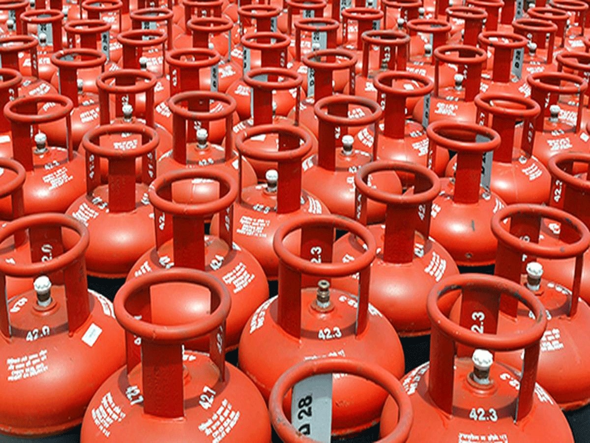 LPG Price Drop: LPG गैस सिलेंडर के दाम गिरे धड़ाम से, यहां देखें नई कीमत