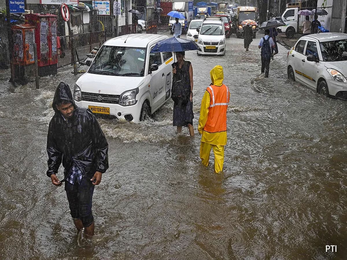 Weather Update: इन राज्यों में मूसलाधार बारिश का अलर्ट, कई जगहों पर बिजली गिरने की आशंका; मौसम विभाग ने जारी की चेतावनी