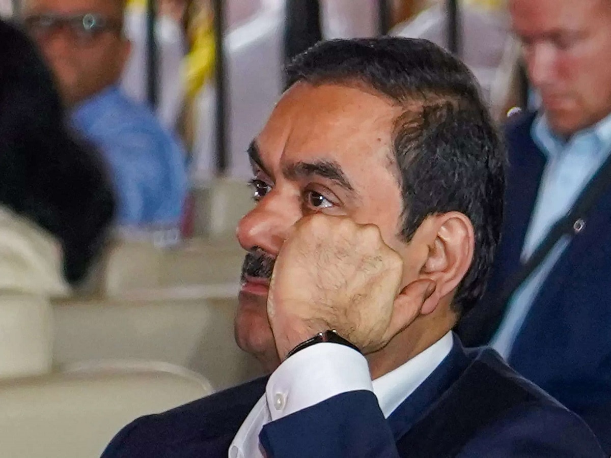 Adani Wilmar: क्या आपके पास भी है अडानी विल्मर का स्टॉक? आ गई एक और बुरी खबर! शेयर बेच रहे निवेशक