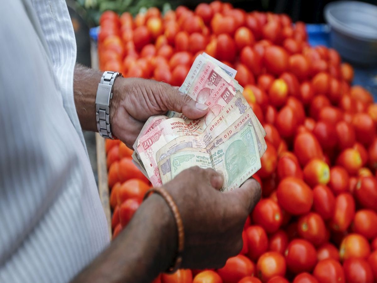 Tomato Price: अभी और रुलाएगा टमाटर, 300 रुपये प्रति Kg से अधिक हो सकती है कीमत