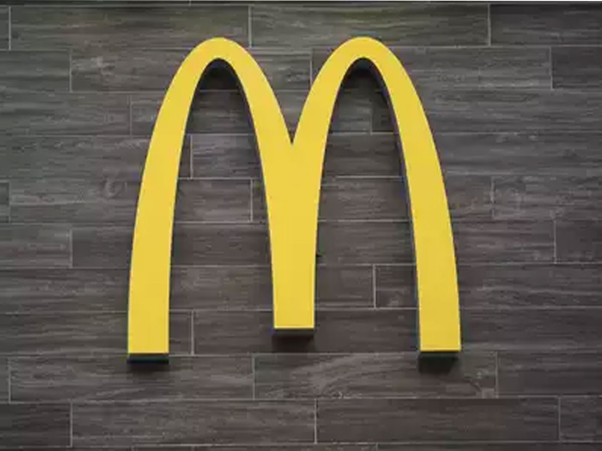 मुंबई एयरपोर्ट पर McDonald's का नया रेस्तरां...