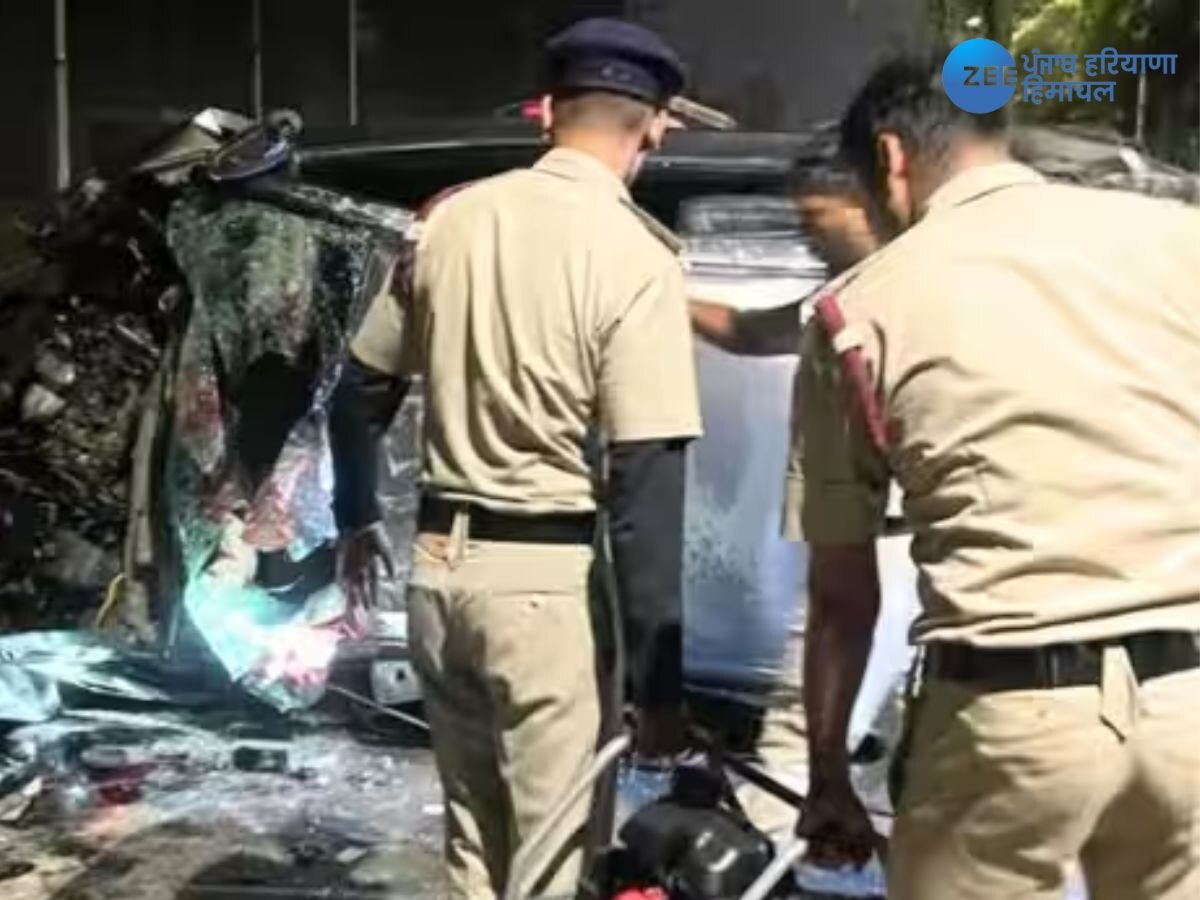 Chandigarh Accident News: ਚੰਡੀਗੜ੍ਹ 'ਚ ਤੇਜ਼ ਰਫ਼ਤਾਰ ਕਾਰ ਦਰੱਖਤ ਨਾਲ ਟਕਰਾਈ, 5 ਜ਼ਖ਼ਮੀ