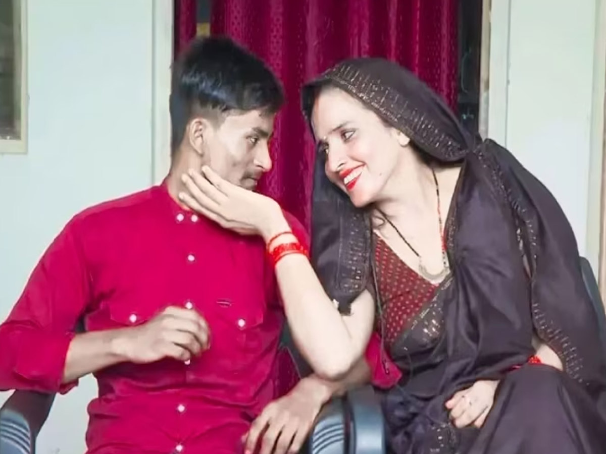 Seema Haider News: सीमा हैदर के मामले में बड़ा एक्शन, 2 एसएसबी जवान निलंबित Seema Haider News: सीमा हैदर के मामले में बड़ा एक्शन, 2 एसएसबी जवान निलंबित