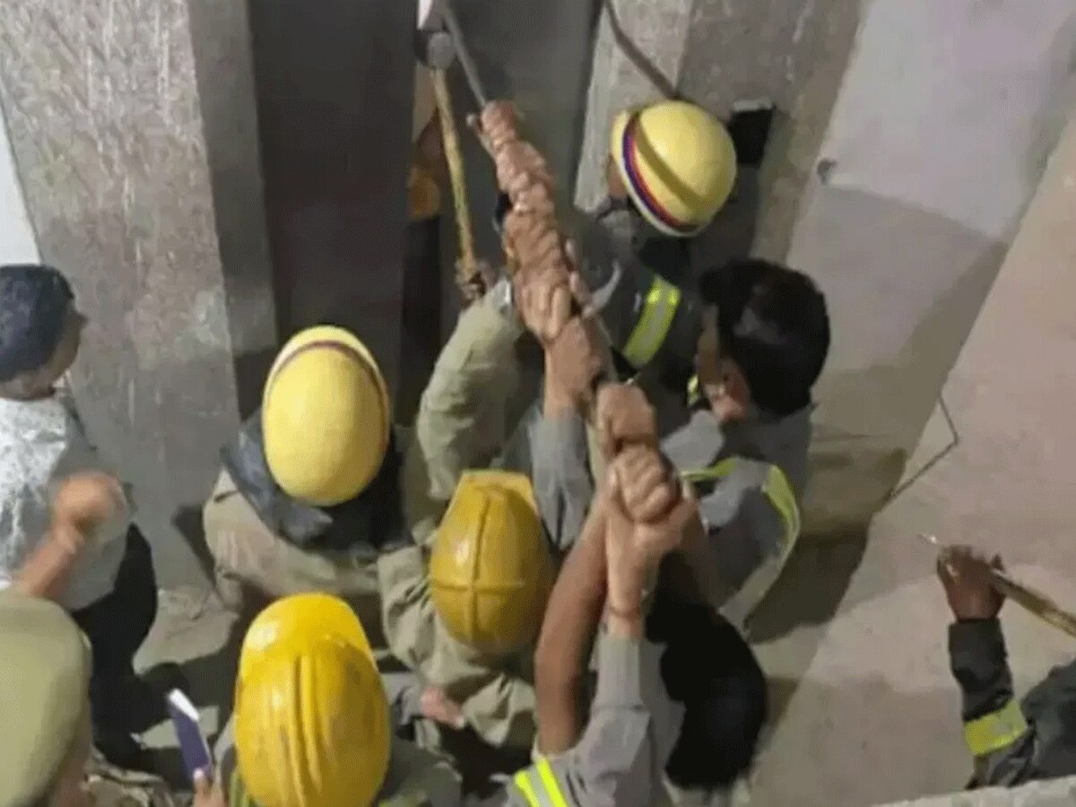 Noida News: सेक्टर 137 में लिफ्ट गिरने से हुआ बड़ा हादसा; एक महिला की गई जान     