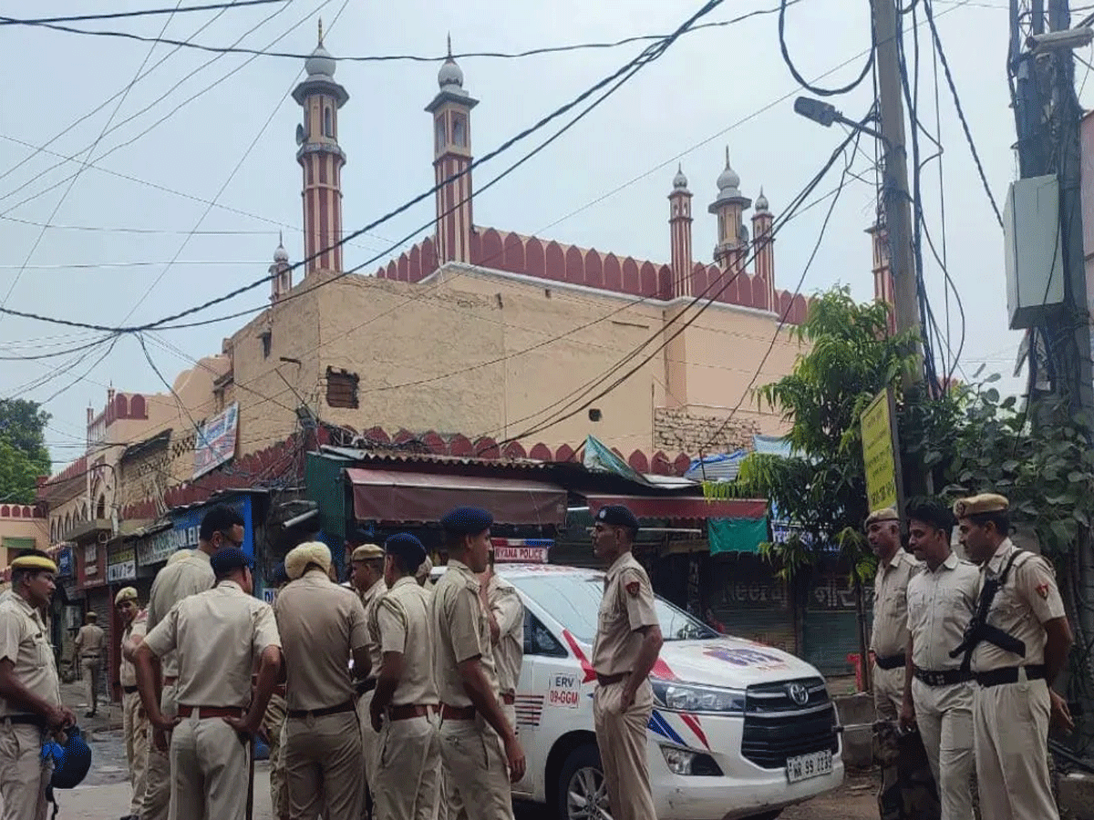 नूंह हिंसा के बाद SP का तबादला, गुरुग्राम जामा मस्जिद की बढ़ाई सुरक्षा नूंह हिंसा के बाद SP का तबादला, गुरुग्राम जामा मस्जिद की बढ़ाई सुरक्षा