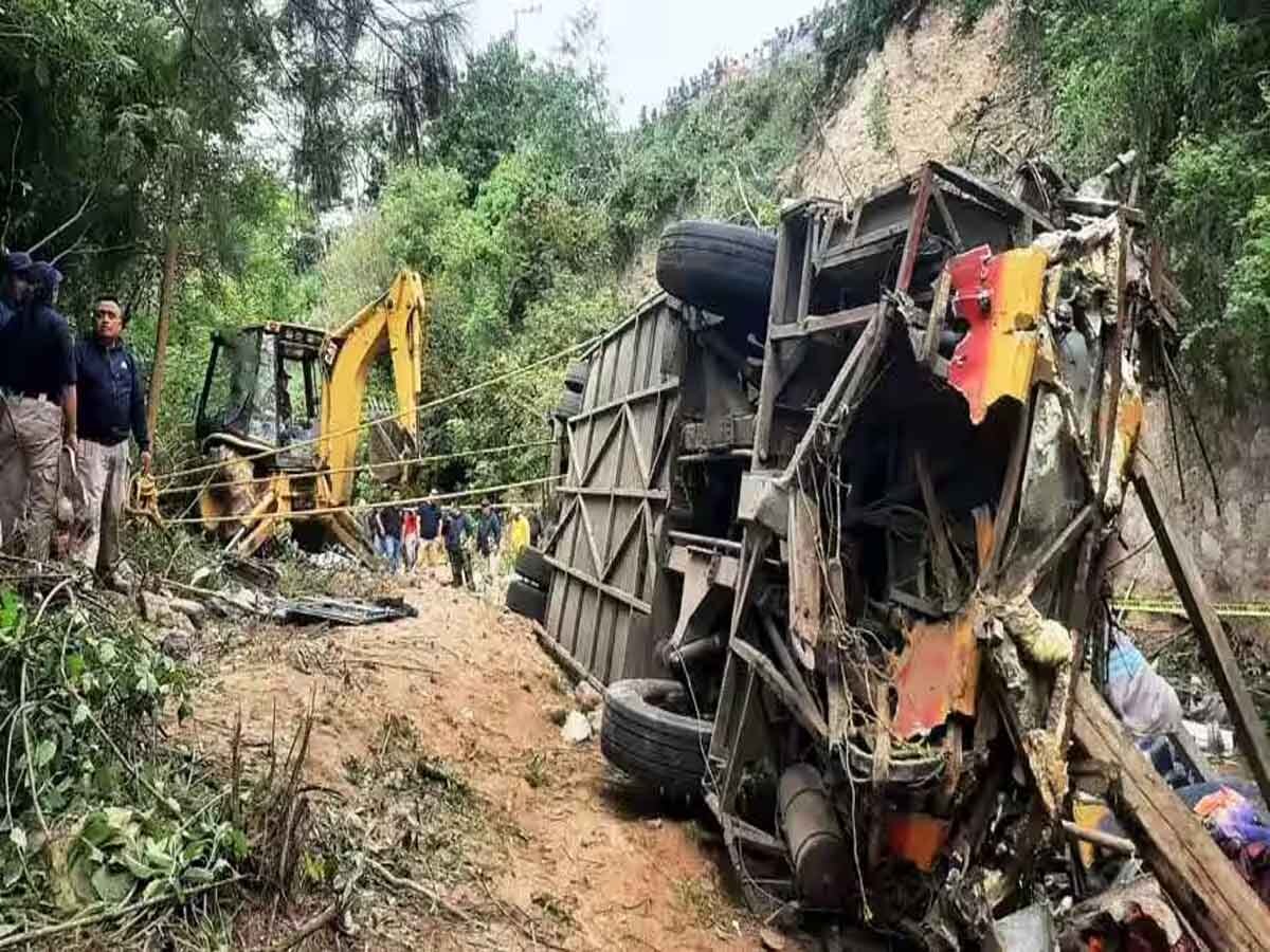 Mexico Bus Accident: मेक्सिको में खाई में गिरी बस, 6 भारतीय समेत 18 की मौत, 23 घायल 