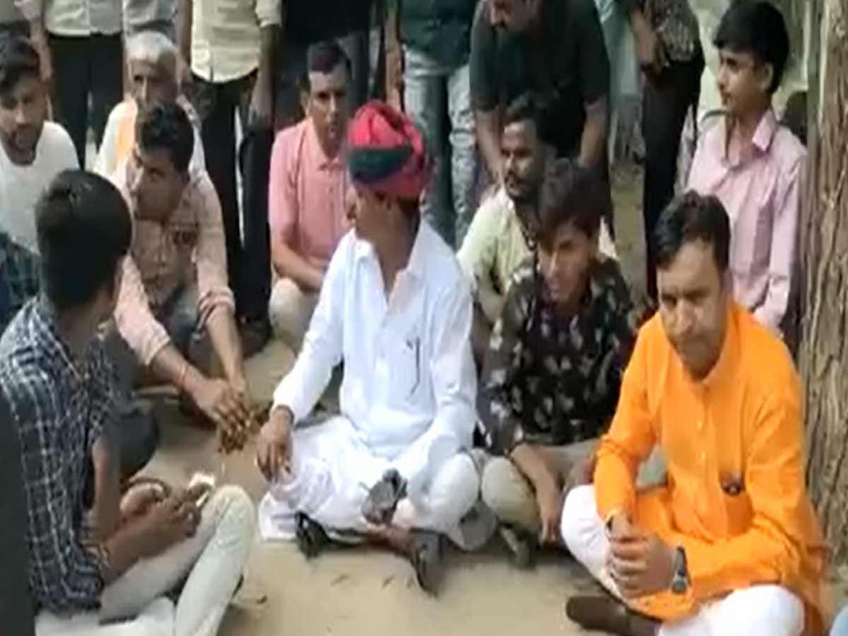 भीलवाड़ा के कोयले भट्टी कांड का विरोध, ग्रामीणों ने निकाली CM गहलोत की पुतला यात्रा