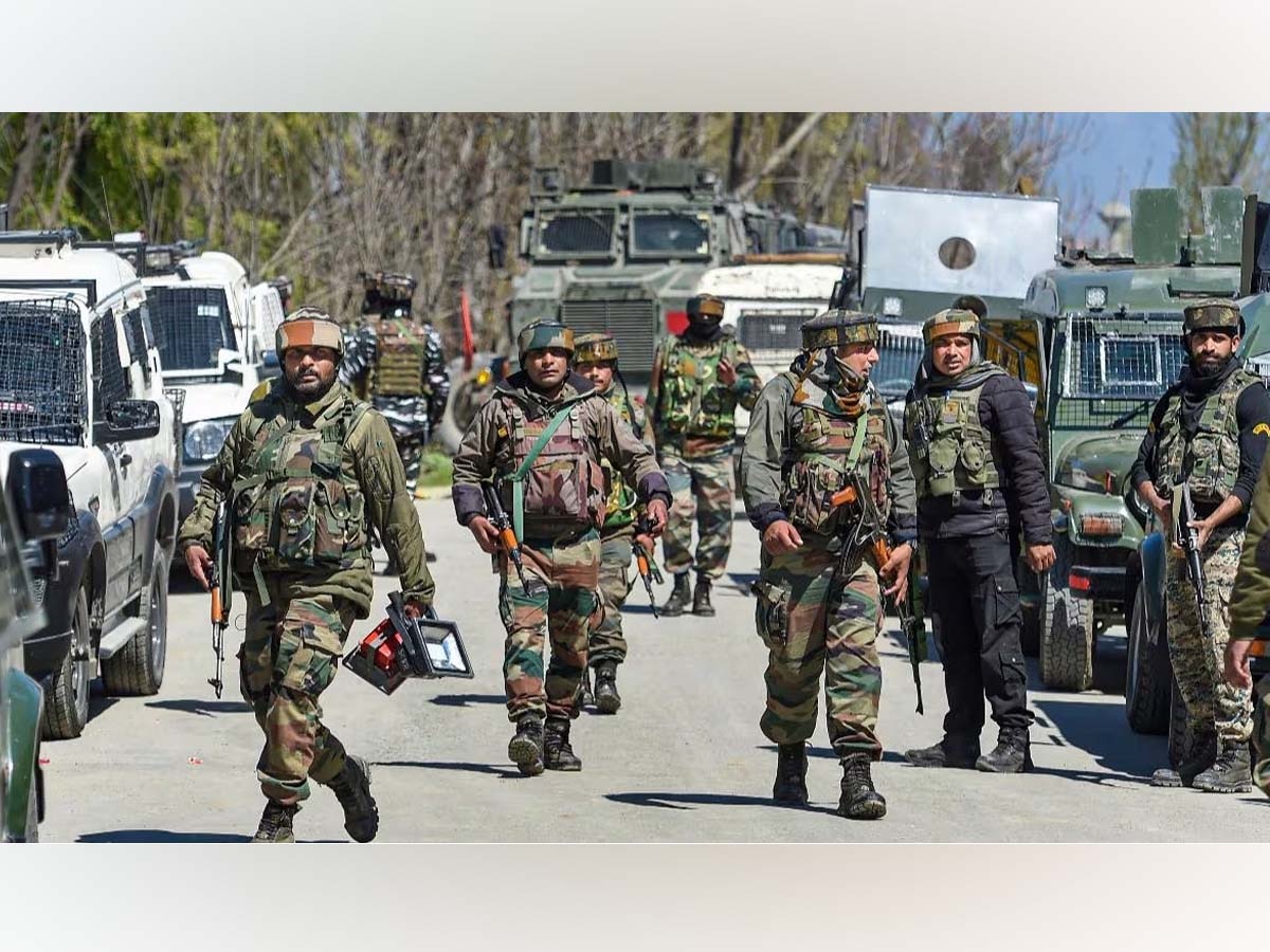 Jammu Kashmir के पहाड़ी इलाके में सेना और आतंकियों के बीच मुठभेड़, 3 जवान शहीद; आर्मी ने एक्स्ट्रा फोर्स की रवाना