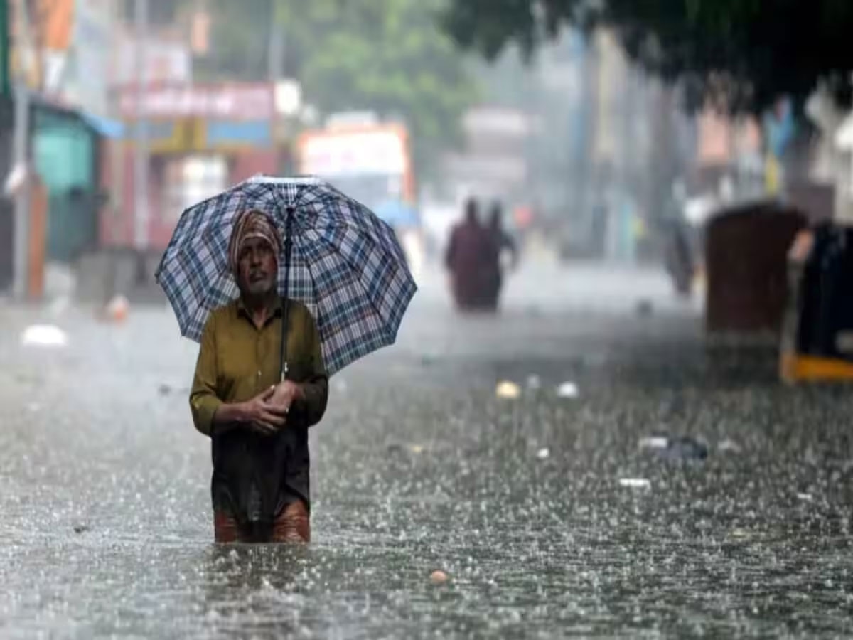 Weather Update: दिल्ली-NCR में सुबह सुबह बदला मौसम, जमकर बरसे बदरा; आज इन राज्यों में आसमानी आफत का अलर्ट