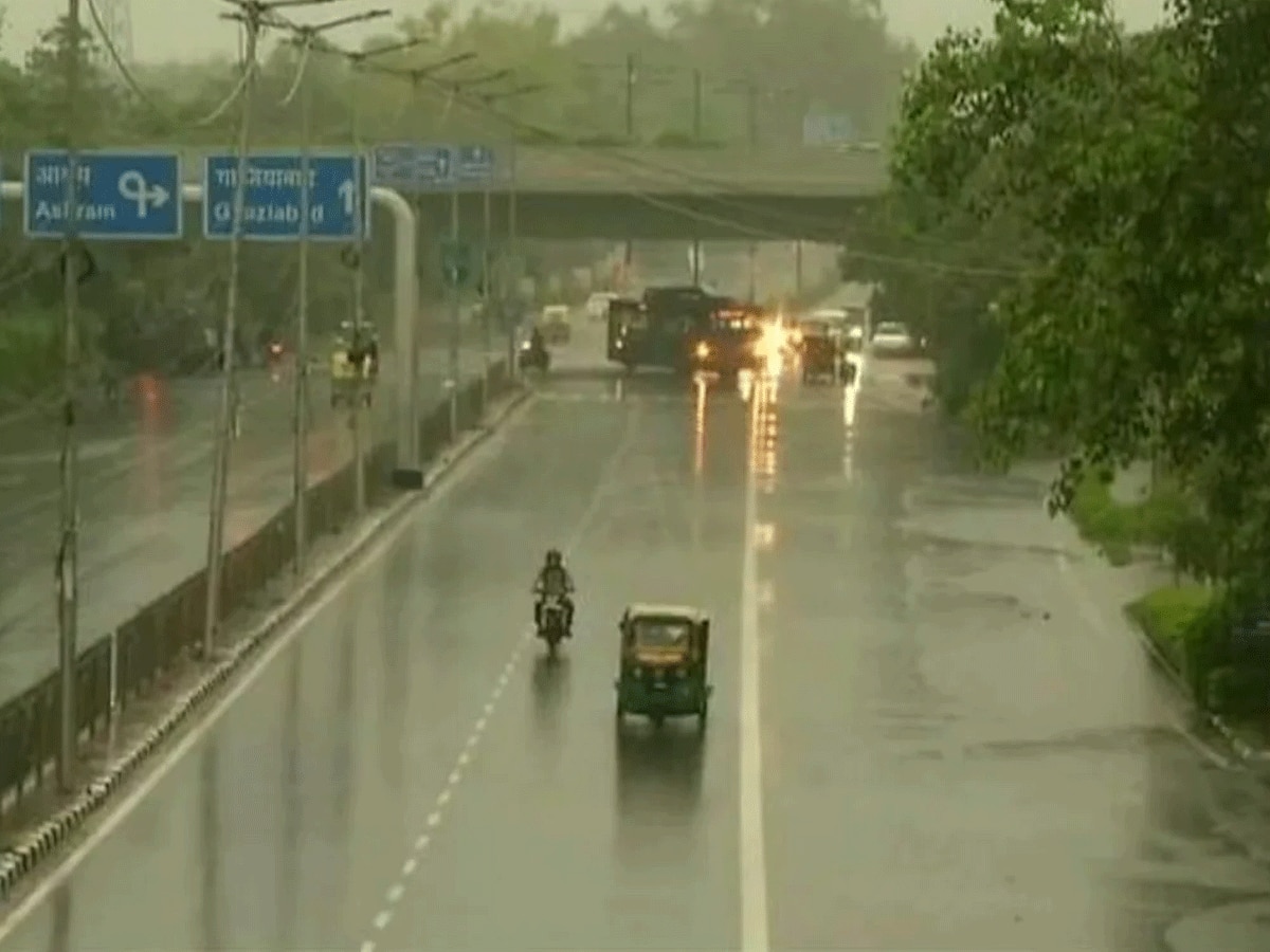 Weather Update: दिल्ली- NCR में भारी बारिश से मौसम खुशनुमा, उमस से मिली राहत 