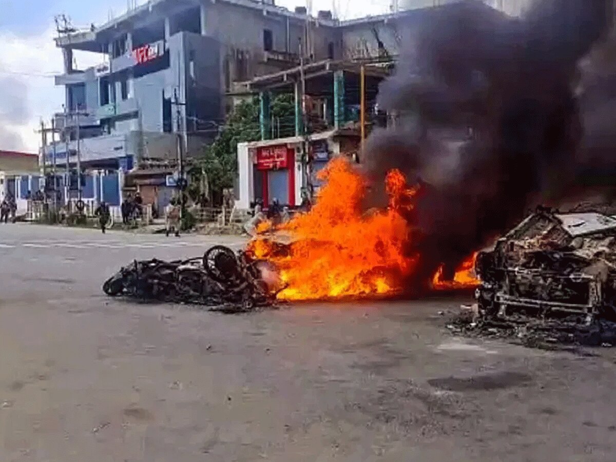 Manipur में नहीं थम रही हिंसा, एक ही परिवार के तीन लोगों की हत्या, पुलिस तफ्तीश में जुटी