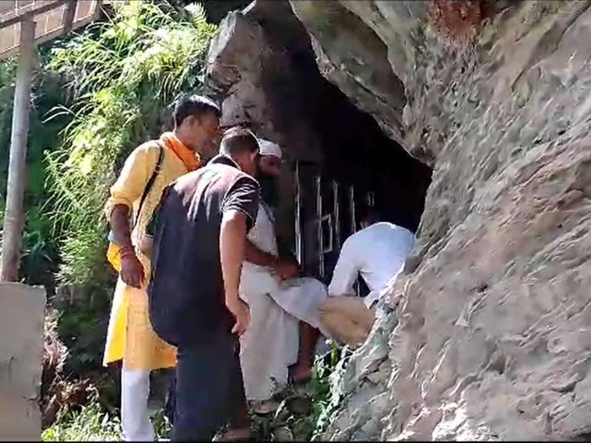 Uttarkashi ancient cave Photo