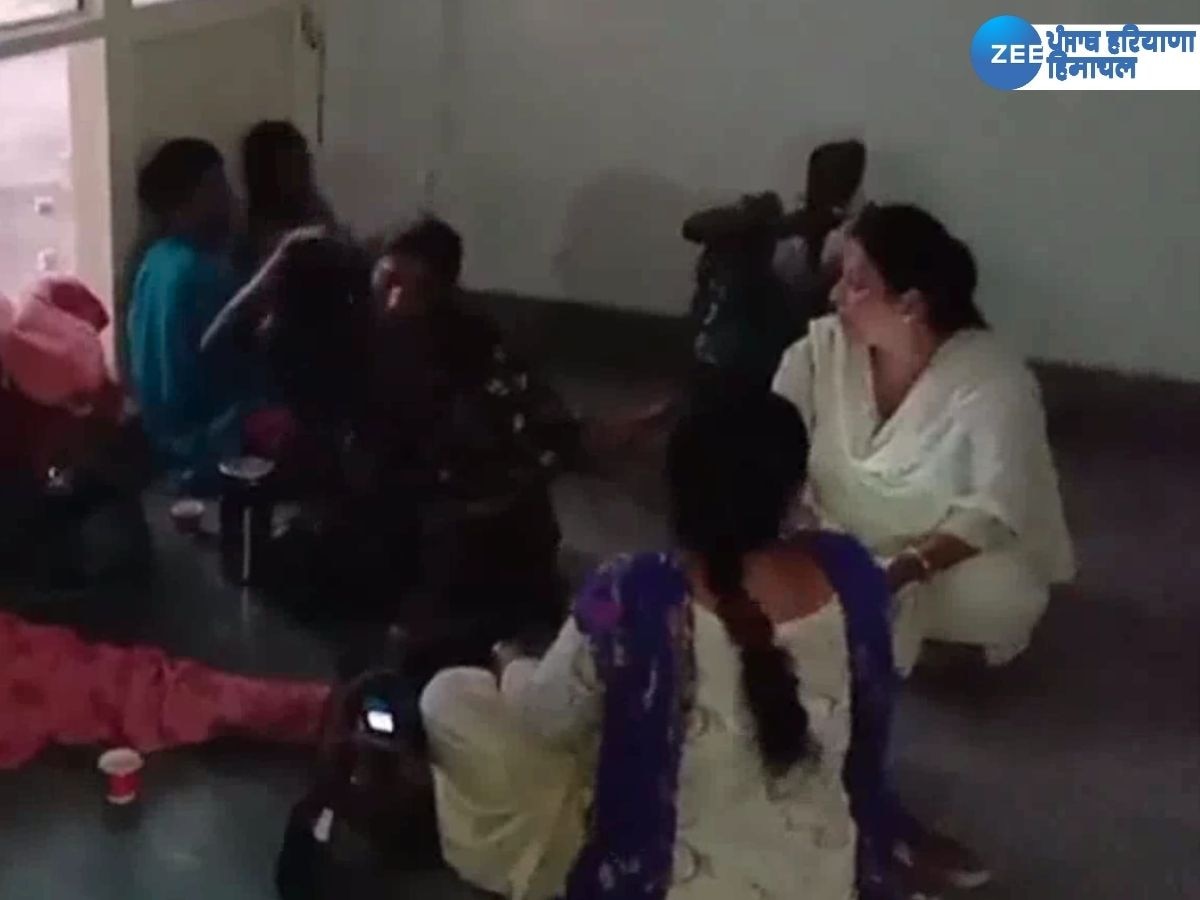 Punjab News: ਹਸਪਤਾਲ 'ਚ ਬੱਤੀ ਗੁੱਲ ਹੋਣ ਕਾਰਨ ਟਾਰਚਾਂ ਜਗਾ ਕੇ ਔਰਤਾਂ ਦੀ ਕਰਵਾਈ ਡਿਲਵਿਰੀ