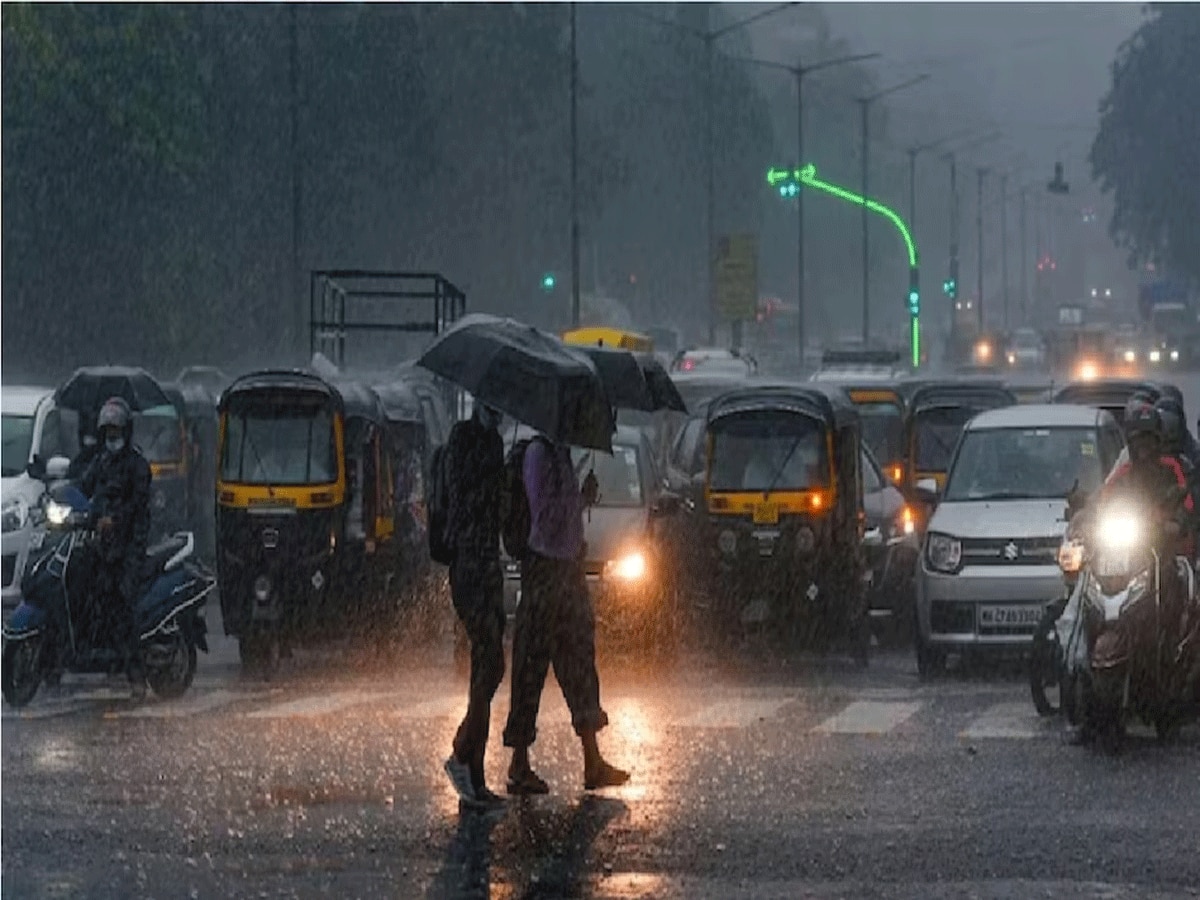 Delhi Rain Update: दिल्ली- NCR में भारी बारिश के बाद जलभराव, कई जगहों पर भारी ट्रैफिक, अलर्ट जारी