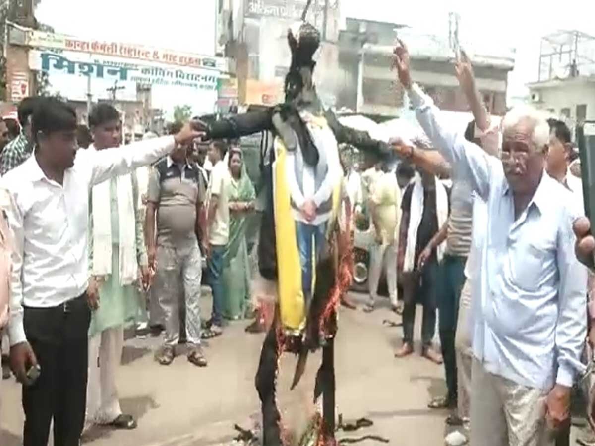 Jaipur: विराटनगर को कोटपूतली जिले में शामिल करने का विरोध, ग्रामीणों ने जलाया विधायक का पुतला 