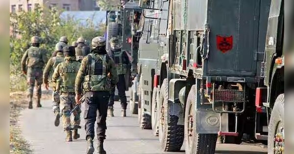 Indian Army Search operation intensifies in Jammu-Kashmir's Rajouri | Jammu-Kashmir Encounter: Rajouri में सेना का Search Operation तेज़! मुठभेड़ में एक आतंकी को मार गिराया | Zee News Hindi