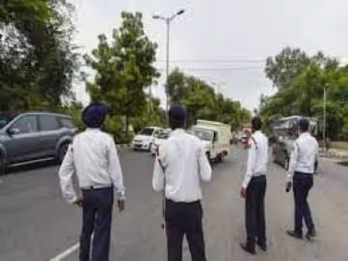 Bihar Police: बिहार पुलिस का गजब कारनामा! बाइक सवार पर लगाया सीट बेल्ट नहीं लगाने का जुर्माना