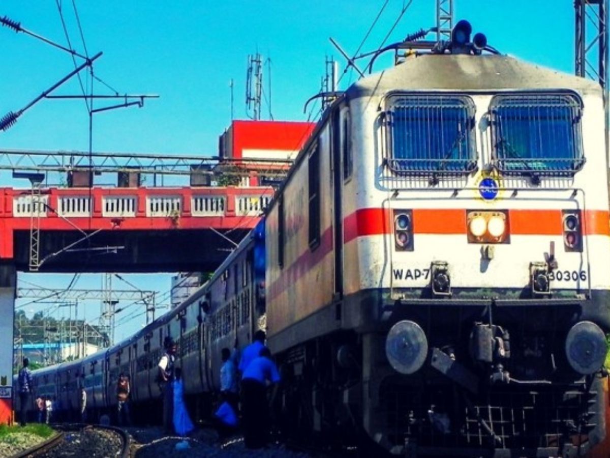 बंगाल में दौड़ेगी शांति का संदेश देने वाली &#039;पीस ट्रेन&#039;! गवर्नर ने रेलवे से शुरू की बातचीत