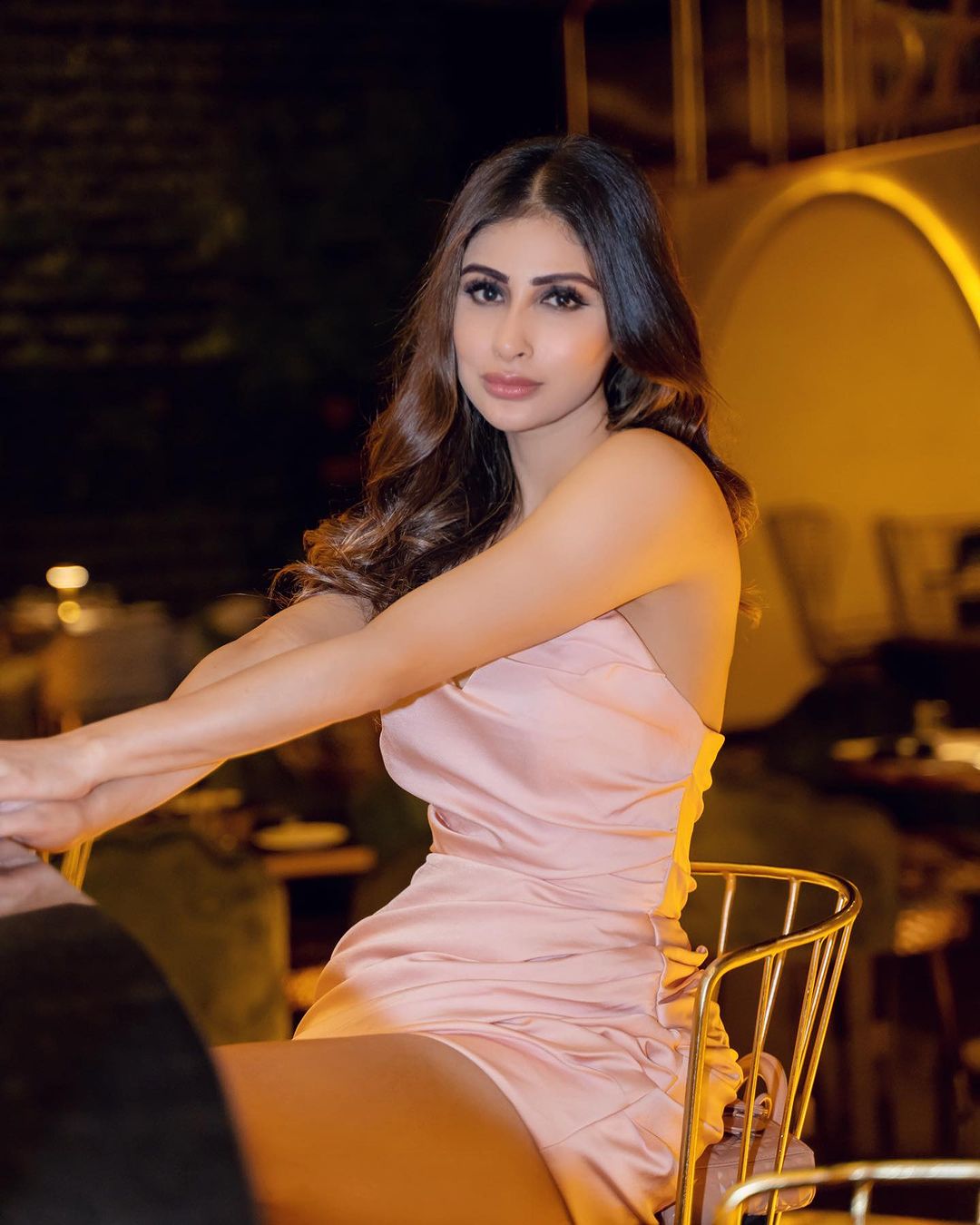 मौनी रॉय का सिज़लिंग अवतार