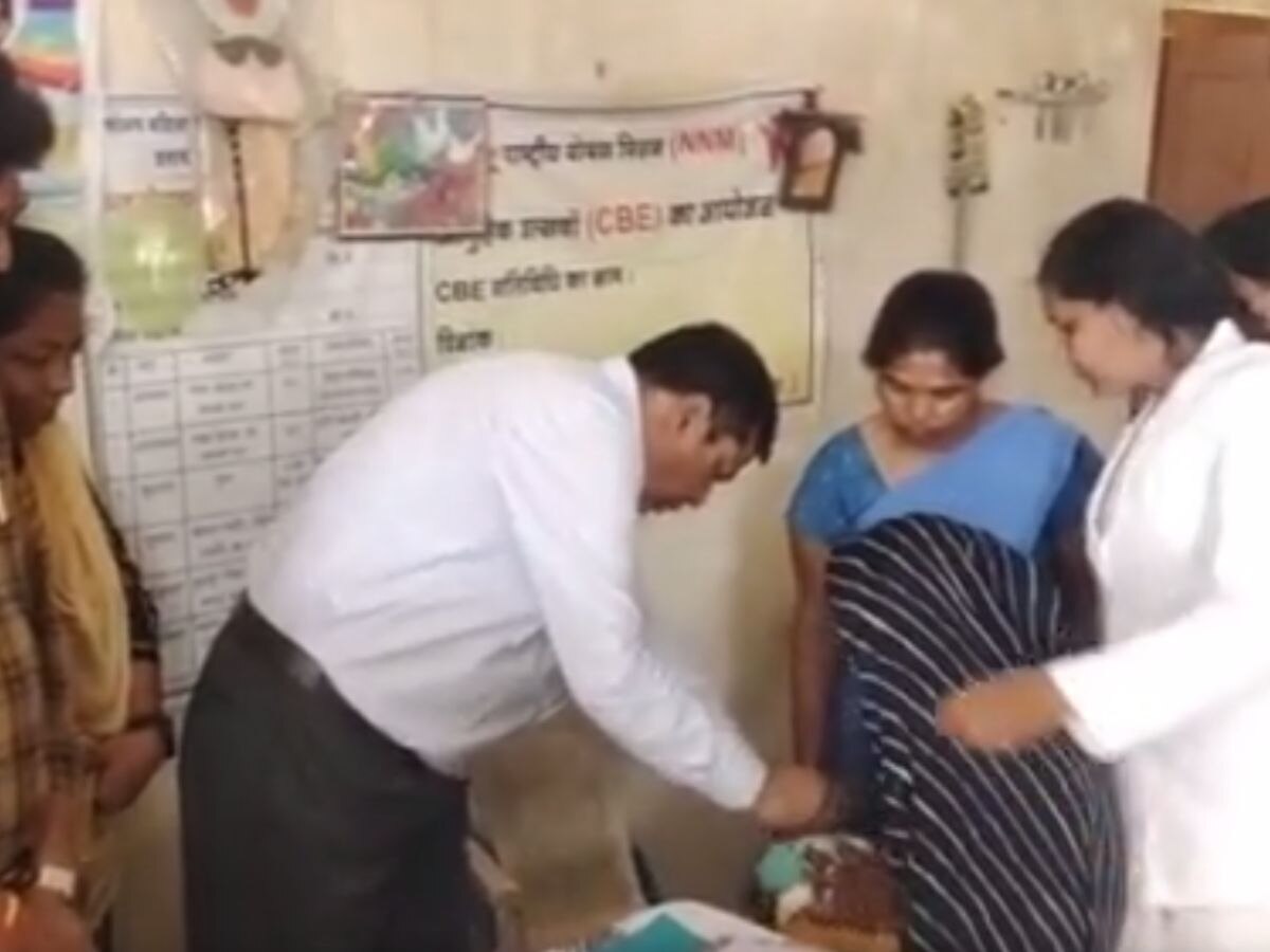 Pratapgarh news: मिशन इंद्रधनुष 5 के पहले चरण का आगाज, बच्चे और गर्भवती माताएं टीकाकरण से न हो वंचित - डॉ इंद्रजीत यादव 