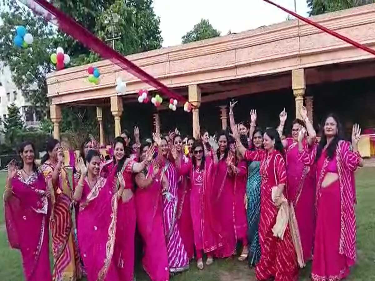 Sawan Lahriya Mahotsav 2023: सावन लहरिया महोत्सव में महिलाओं ने लोकगीत पर बांधा समां, धूमधाम से मनाया उत्सव