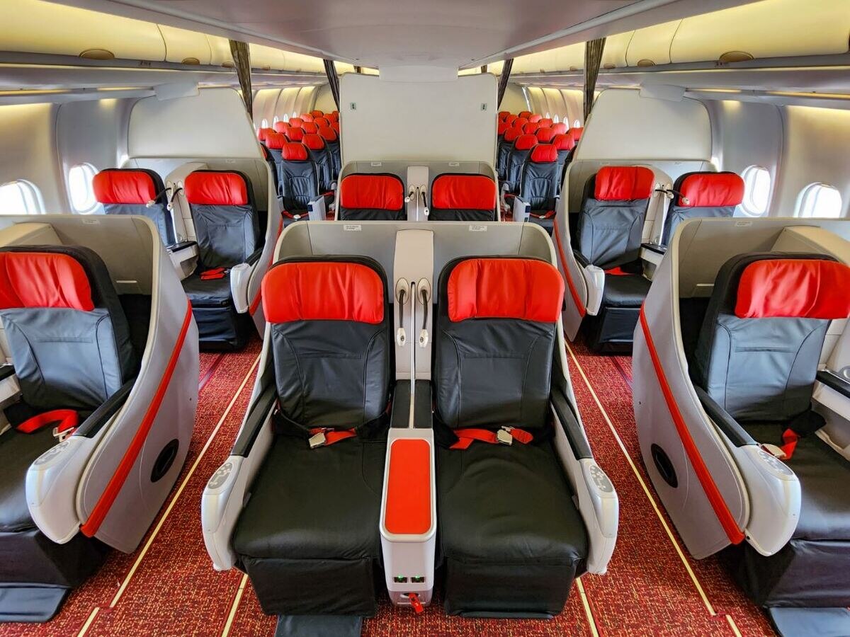 safest seat on plane: ଏହା ହେଉଛି ବିମାନର ସବୁଠାରୁ ସୁରକ୍ଷିତ ଆସନ, ଦୁର୍ଘଟଣା ପରେ ମଧ୍ୟ ବଞ୍ଚିଯିବ ଜୀବନ, ଯାତ୍ରା ବେଳେ ବୁକ୍ କରନ୍ତୁ ଏହି ସିଟ୍ 