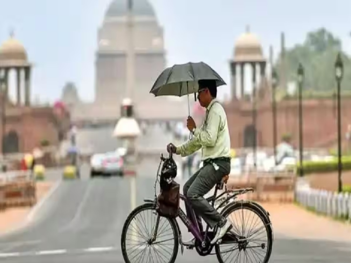 Delhi-NCR Weather Update: दिल्ली में उमस भरी गर्मी से हाल बेहाल, जानें कब हैं बारिश के आसार