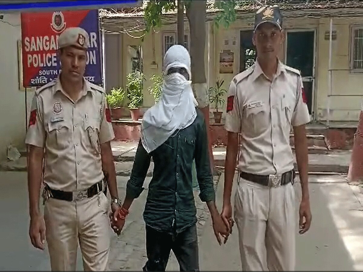 Delhi Crime: 2 साल पहले की पिटाई का बदला चाकूओं से गोदकर लिया, आरोपी गिरफ्तार