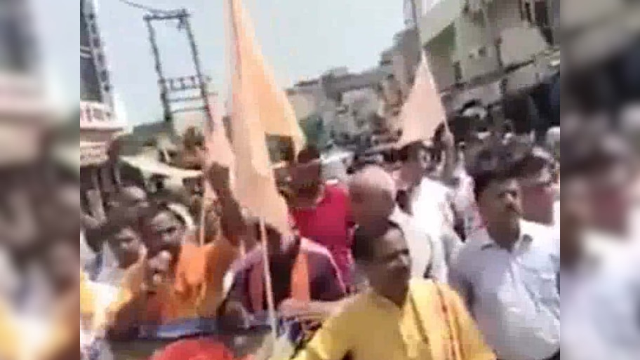 मुसलमानों के बहिष्कार का मामला पहुंचा सुप्रीम कोर्ट; खुलेआम दी गई थी धमकी 