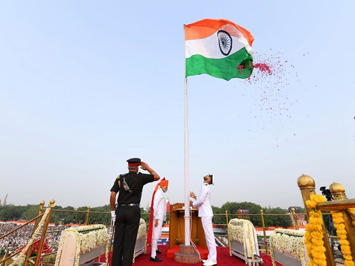 Independence Day 2023: 15 अगस्त और 26 जनवरी के दिन झंडा फहराने में क्या है अंतर? जानें पूरी डिटेल