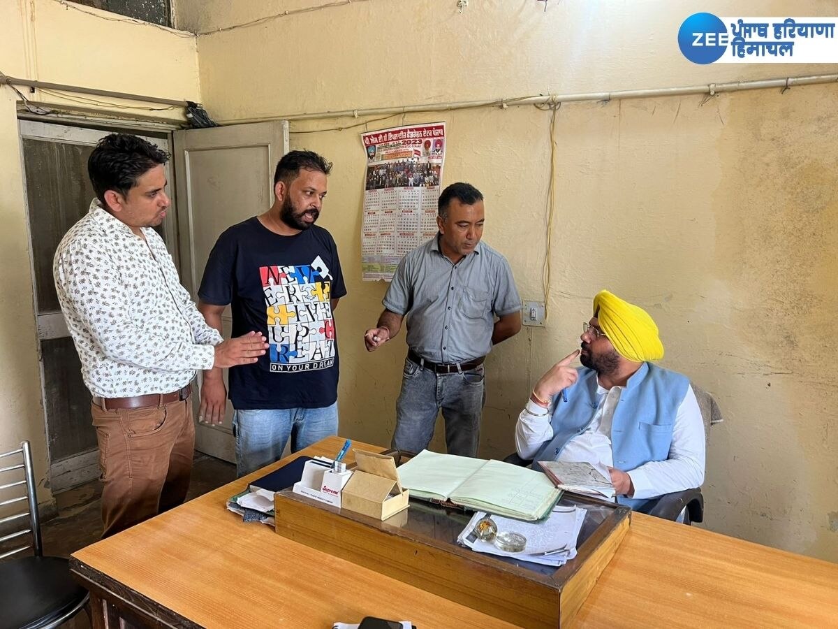 Amritsar News: ਅੰਮ੍ਰਿਤਸਰ ਦੇ ਬਿਜਲੀ ਦਫ਼ਤਰ 'ਚ ਹਰਭਜਨ ਸਿੰਘ ETO ਦਾ ਛਾਪਾ: ਹਾਜ਼ਰੀ ਰਜਿਸਟਰ ਕੀਤੇ ਚੈੱਕ