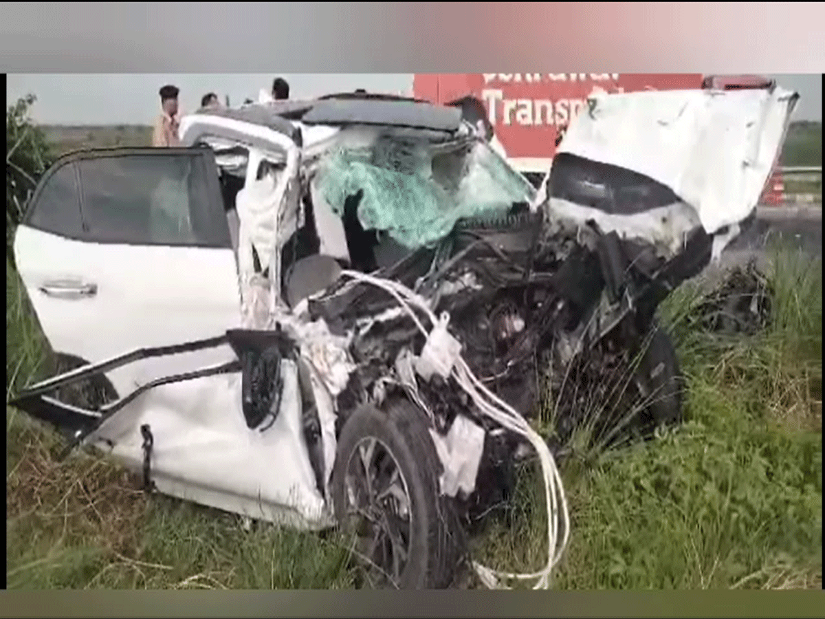 Accident News: KMP एक्सप्रेसवे पर भीषण सड़क हादसा, 4 लोगों की हुई मौत, 1 घायल Accident News: KMP एक्सप्रेसवे पर भीषण सड़क हादसा, 4 लोगों की हुई मौत, 1 घायल