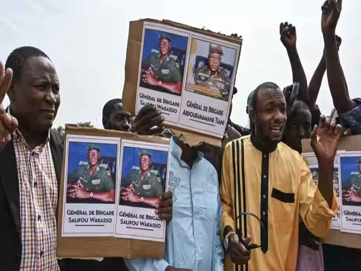 Niger: तख्तापलट करने वालों ने कहा यदि बाहर से हुआ सैन्य हस्तक्षेप, अपदस्थ राष्ट्रपति की कर देंगे हत्या