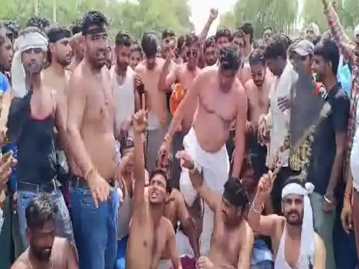 Bikaner: खाजूवाला को अनूपगढ़ में शामिल करने का जबरदस्त विरोध, युवाओं ने अर्ध नग्न होकर किया प्रदर्शन