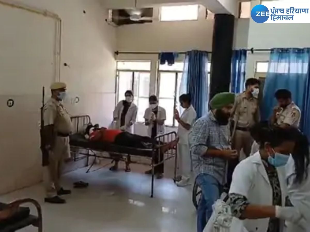 Amritsar Jail Gang War: ਕੇਂਦਰੀ ਜੇਲ੍ਹ 'ਚ ਪੁਰਾਣੀ ਰੰਜਿਸ਼ ਨੂੰ ਲੈ ਕੇ 2 ਗੁੱਟਾਂ 'ਚ ਹੋਈ ਝੜਪ, 6 ਜ਼ਖ਼ਮੀ Amritsar Jail Gang War: ਕੇਂਦਰੀ ਜੇਲ੍ਹ 'ਚ ਪੁਰਾਣੀ ਰੰਜਿਸ਼ ਨੂੰ ਲੈ ਕੇ 2 ਗੁੱਟਾਂ 'ਚ ਹੋਈ ਝੜਪ, 6 ਜ਼ਖ਼ਮੀ